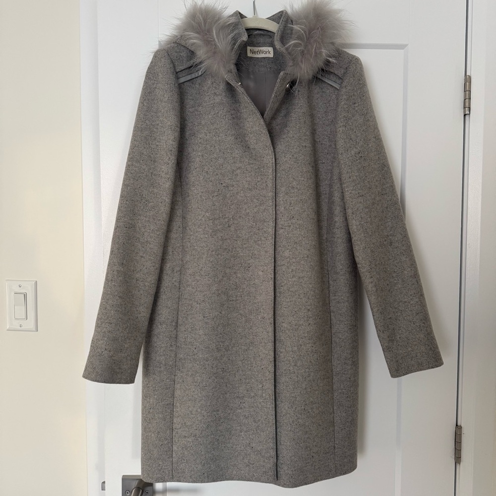 Network light peacoat with fur hood
